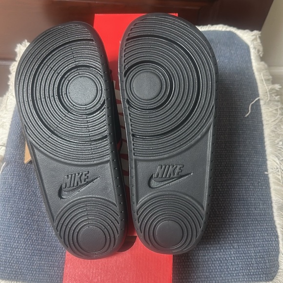 Nike Offcourt (Liverpool FC)
Soccer Slides - Picture 2 of 2